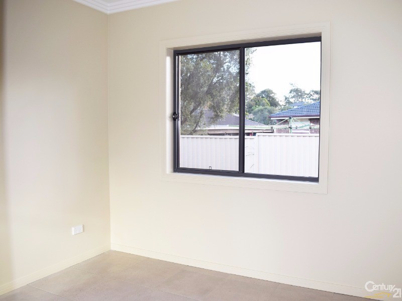 2a Amiens Close, Bossley Park NSW 2176