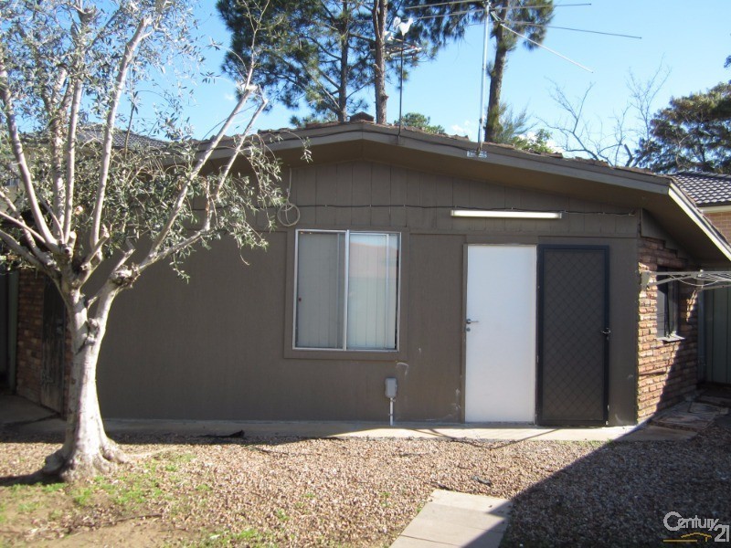 24a Quarry Road, Bossley Park NSW 2176