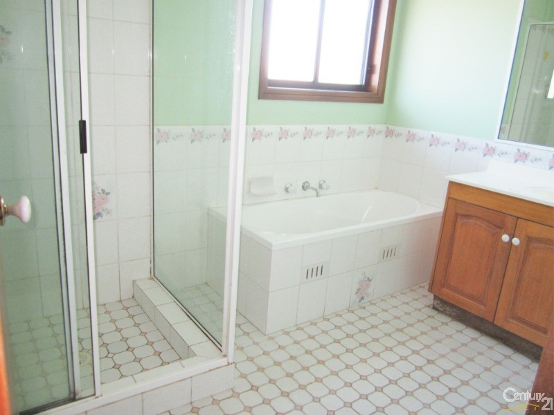 1 Zircon Place, Bossley Park NSW 2176