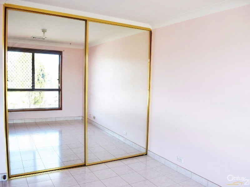 Edensor Park NSW 2176