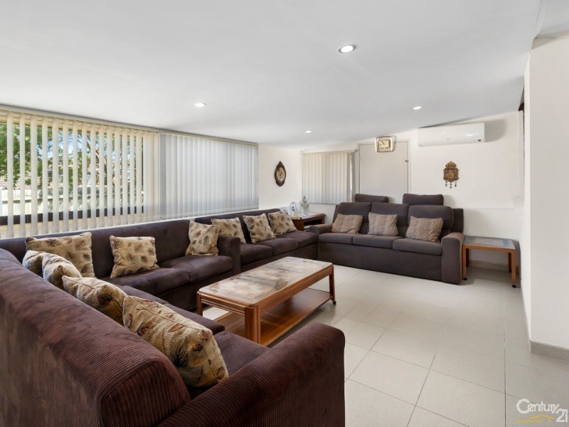 3 Yass Close, Bossley Park NSW 2176