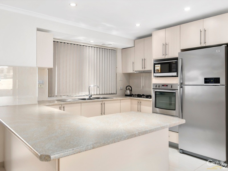 3 Yass Close, Bossley Park NSW 2176