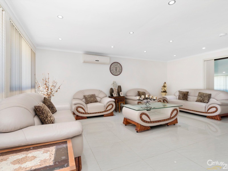 3 Yass Close, Bossley Park NSW 2176