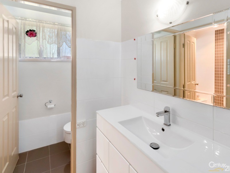 3 Yass Close, Bossley Park NSW 2176