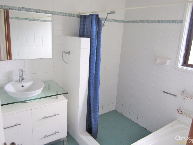 23 Pleasant Street, Bossley Park NSW 2176