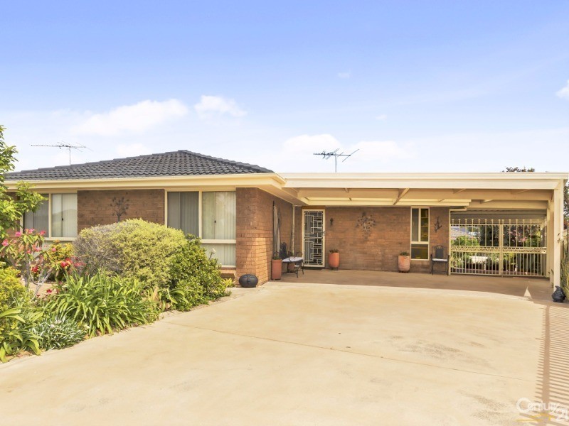 66 Kingfisher Ave, Bossley Park NSW 2176