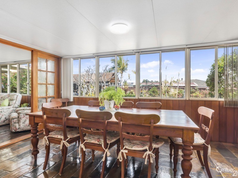 66 Kingfisher Ave, Bossley Park NSW 2176