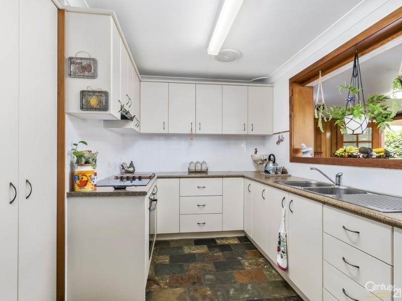 66 Kingfisher Ave, Bossley Park NSW 2176