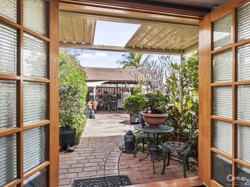 66 Kingfisher Ave, Bossley Park NSW 2176