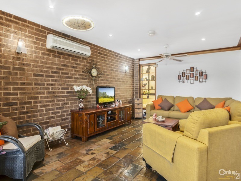 66 Kingfisher Ave, Bossley Park NSW 2176