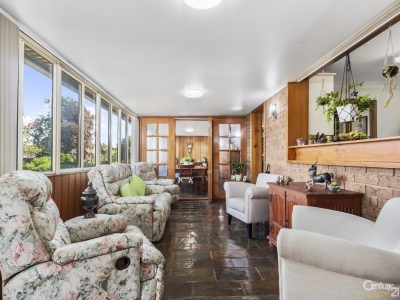 66 Kingfisher Ave, Bossley Park NSW 2176