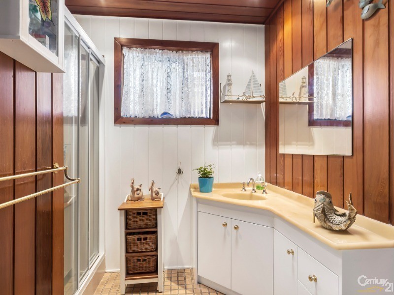 66 Kingfisher Ave, Bossley Park NSW 2176