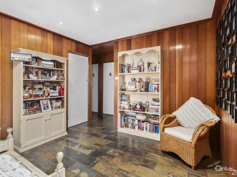 66 Kingfisher Ave, Bossley Park NSW 2176