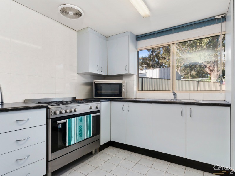 15 Vancouver Place, Fairfield West NSW 2165