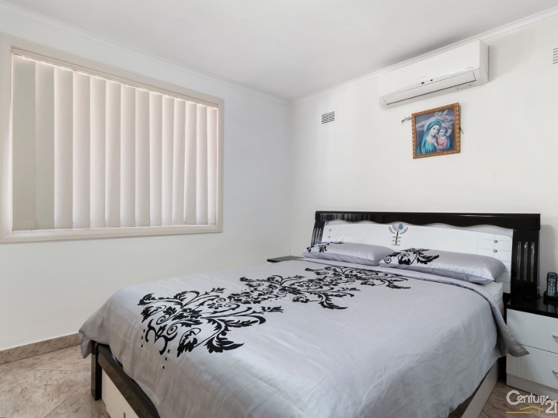 15 Vancouver Place, Fairfield West NSW 2165