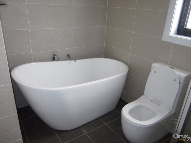 Edensor Park NSW 2176