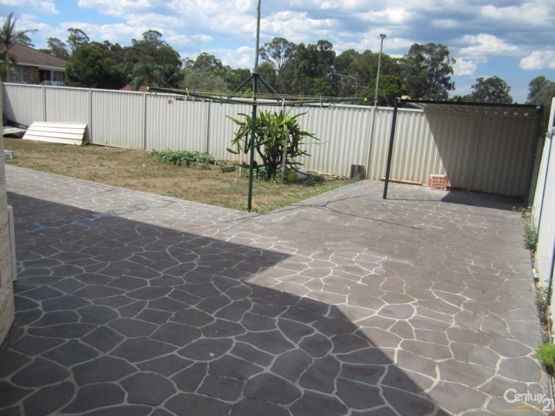 78 Greenfield Road, Greenfield Park NSW 2176