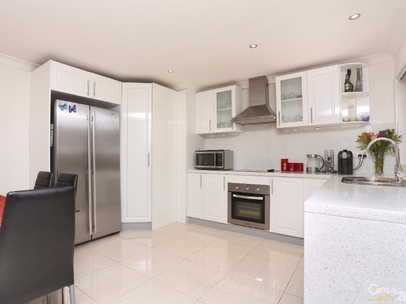 11 Burr Close, Bossley Park NSW 2176