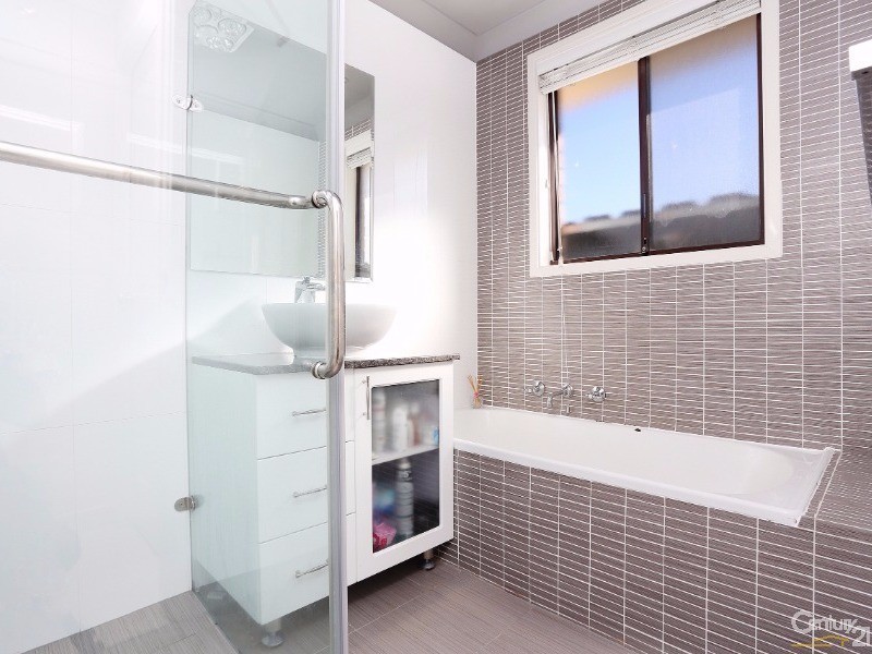 11 Burr Close, Bossley Park NSW 2176