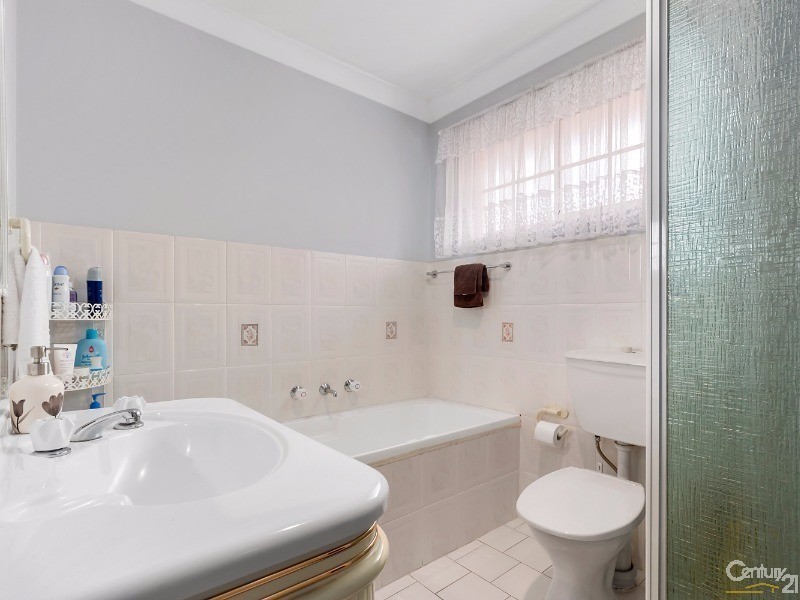 2 Bettong Crescent, Bossley Park NSW 2176