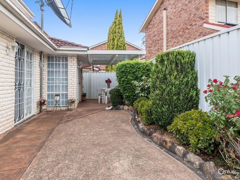2 Bettong Crescent, Bossley Park NSW 2176