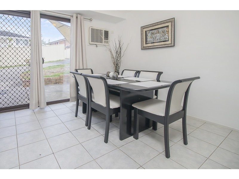 4 Franklin Place, Bossley Park NSW 2176