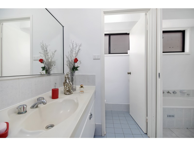 4 Franklin Place, Bossley Park NSW 2176