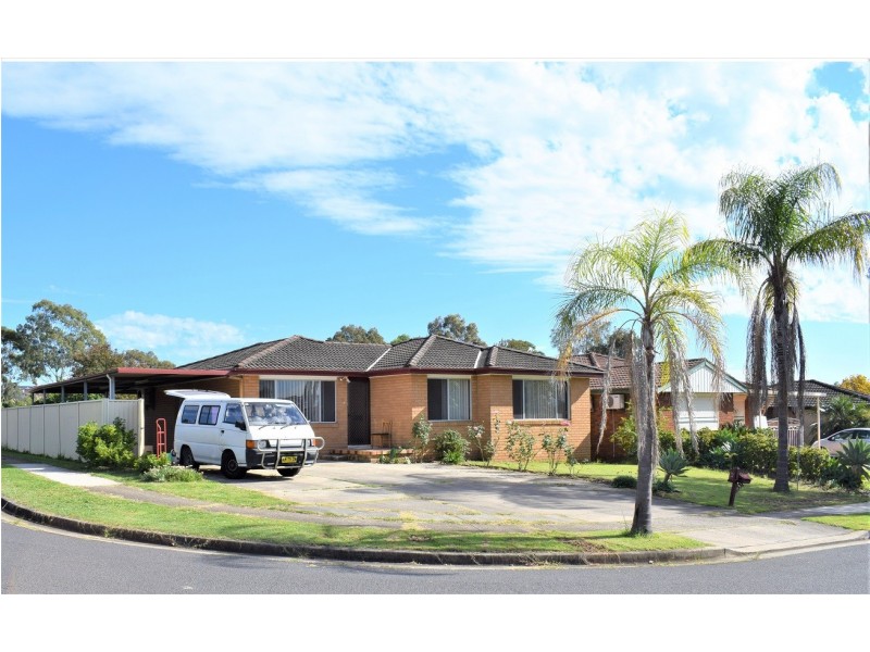 13 Glenfern Crescent, Bossley Park NSW 2176