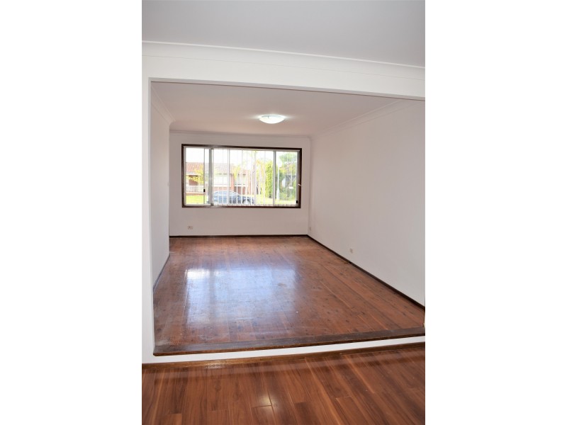 13 Glenfern Crescent, Bossley Park NSW 2176