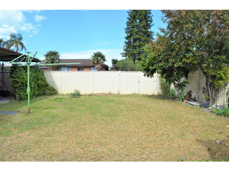 13 Glenfern Crescent, Bossley Park NSW 2176