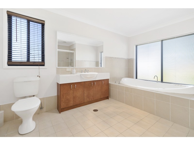 14 Cascades Close, West Hoxton NSW 2171