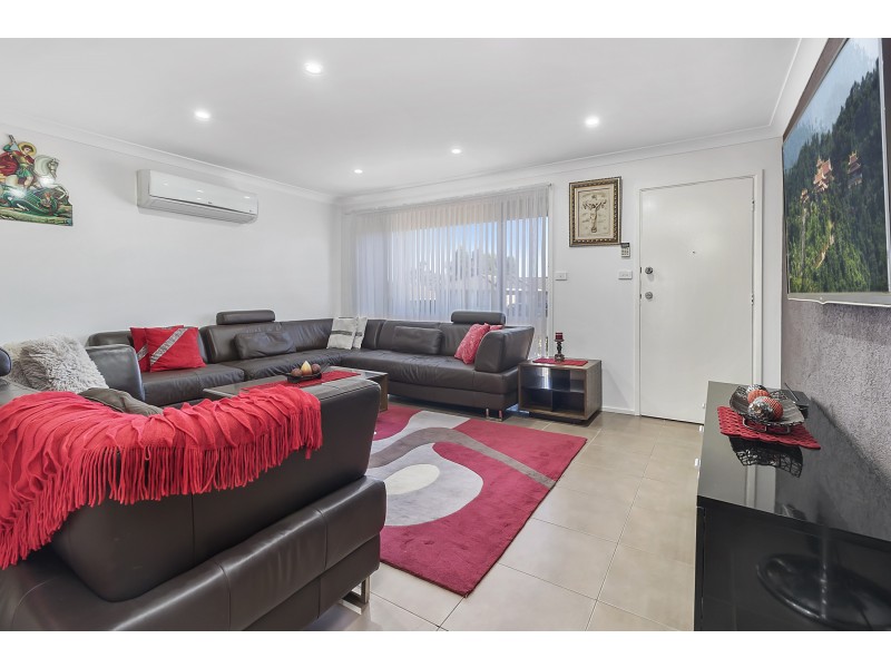 1 Cave Close, Green Valley NSW 2168