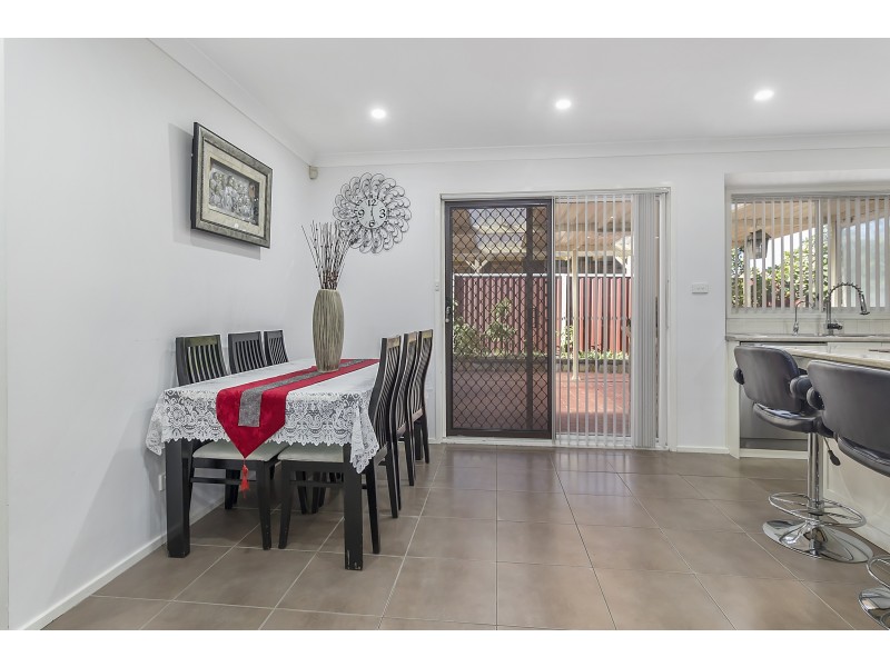 1 Cave Close, Green Valley NSW 2168