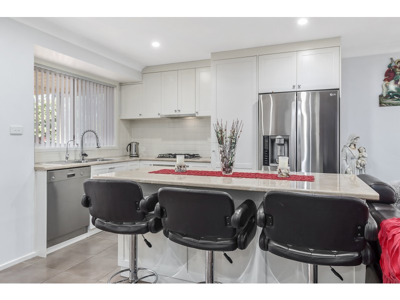 1 Cave Close, Green Valley NSW 2168