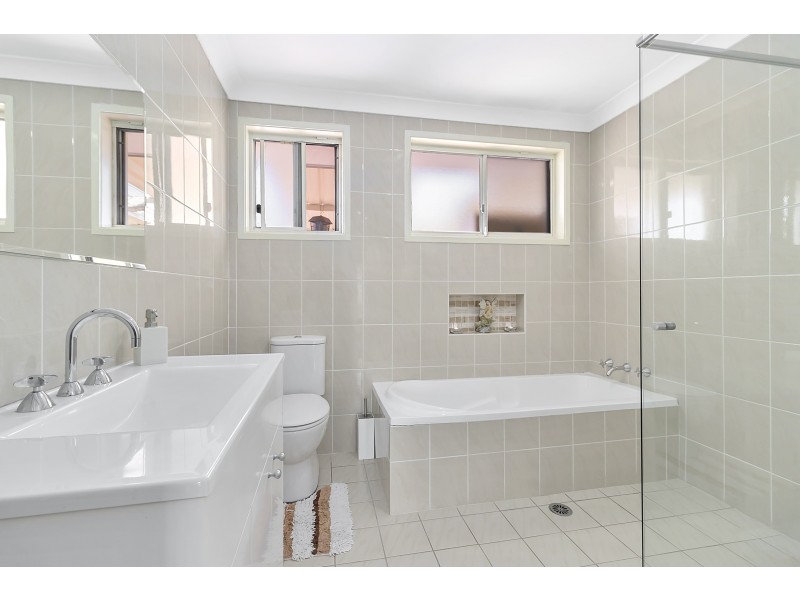 1 Cave Close, Green Valley NSW 2168