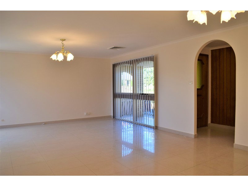 5 Wallaby Close, Bossley Park NSW 2176