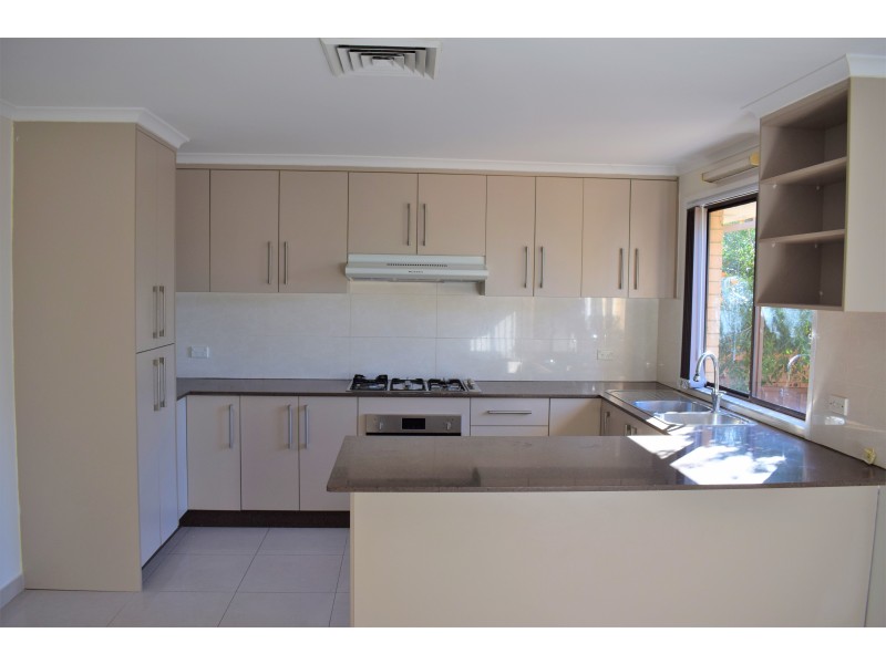 5 Wallaby Close, Bossley Park NSW 2176