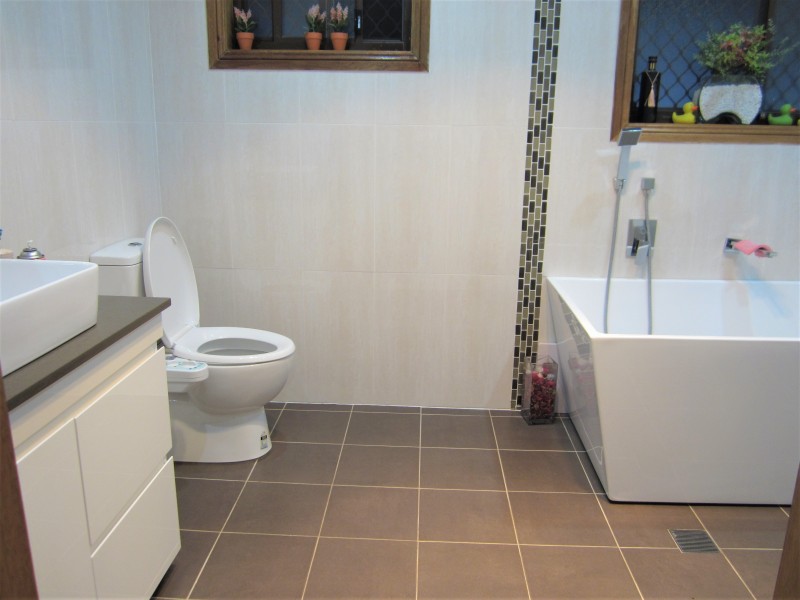 Edensor Park NSW 2176