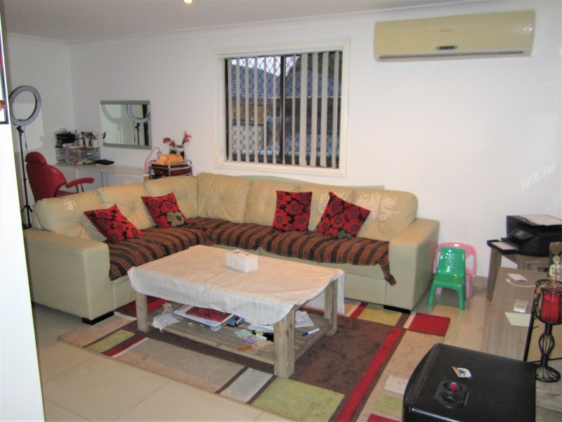 Edensor Park NSW 2176