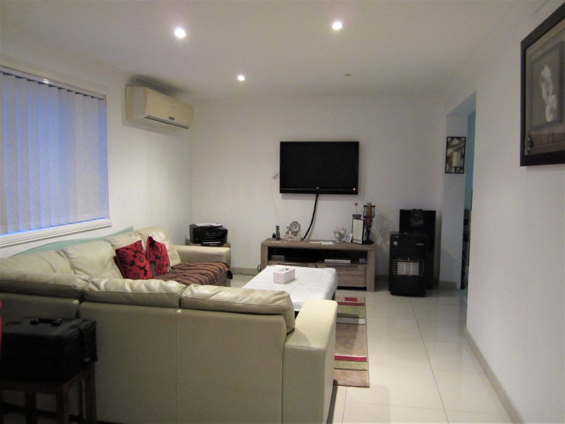 Edensor Park NSW 2176