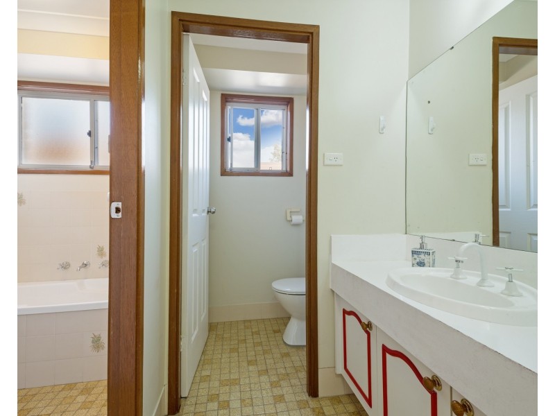 Edensor Park NSW 2176