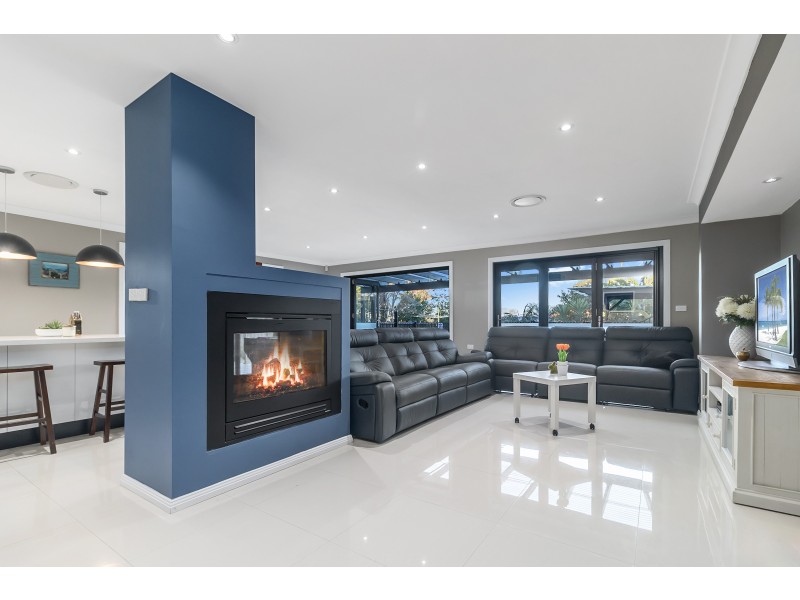 10 Glen Elgin Crescent, Edensor Park NSW 2176