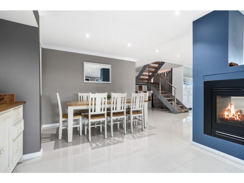 10 Glen Elgin Crescent, Edensor Park NSW 2176