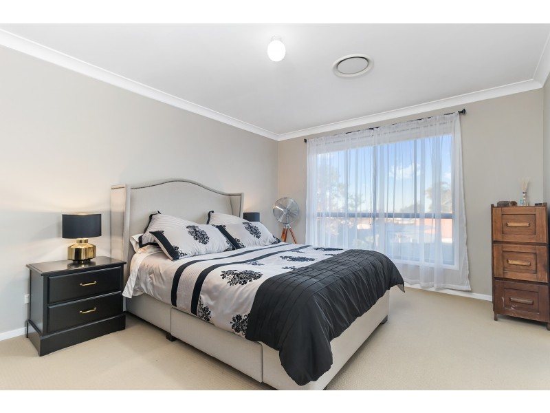 10 Glen Elgin Crescent, Edensor Park NSW 2176