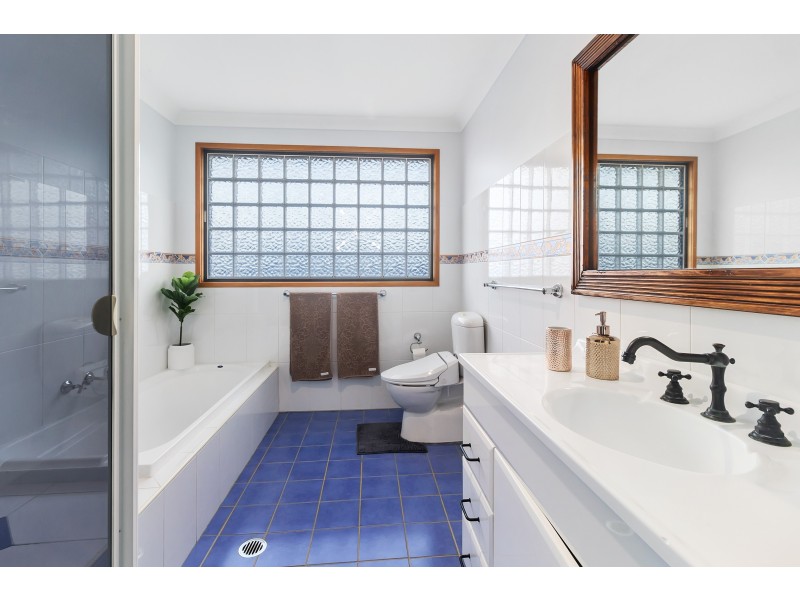 10 Glen Elgin Crescent, Edensor Park NSW 2176