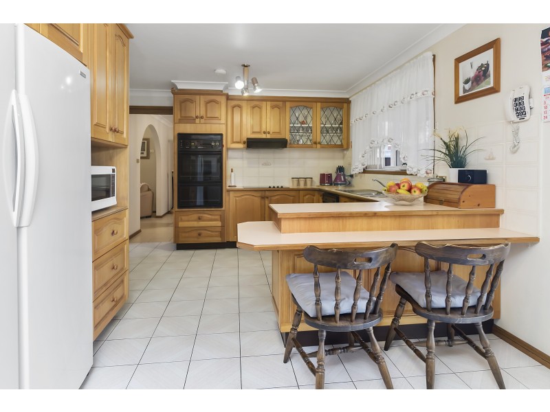 8 Swinborne Crescent, Wetherill Park NSW 2164