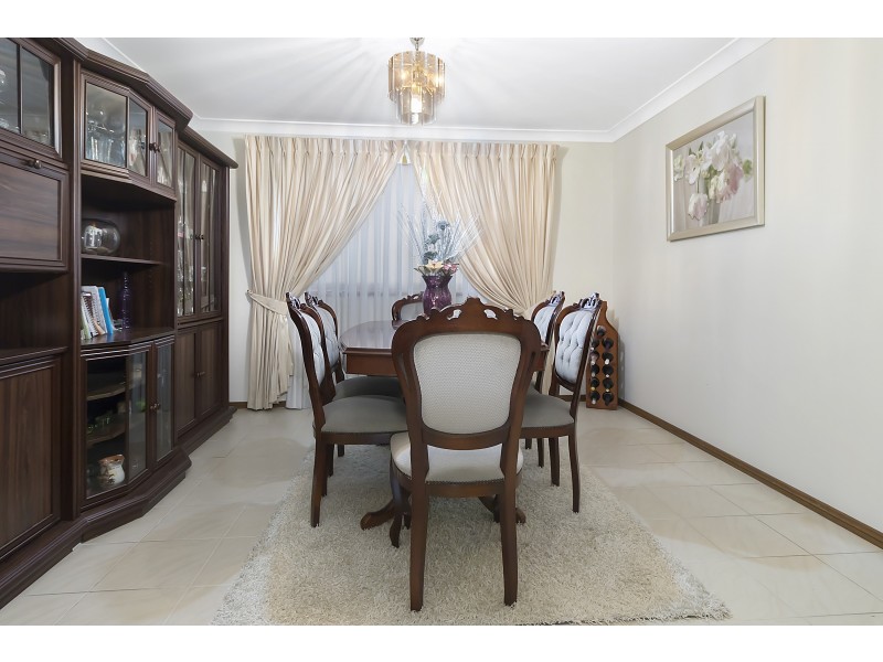 8 Swinborne Crescent, Wetherill Park NSW 2164