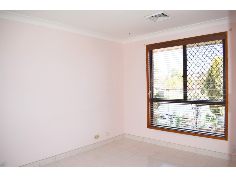 33 Dransfield Road, Edensor Park NSW 2176