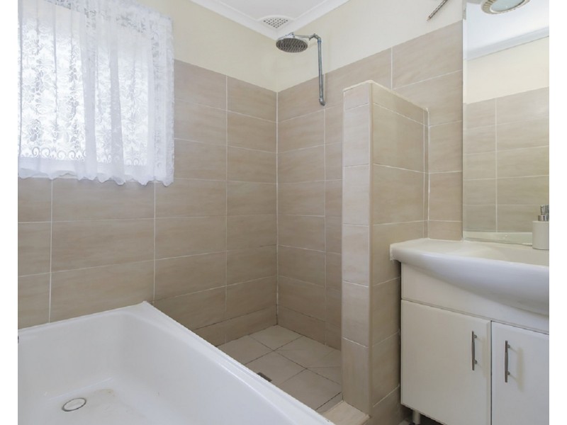 12 Kemmel Close, Bossley Park NSW 2176