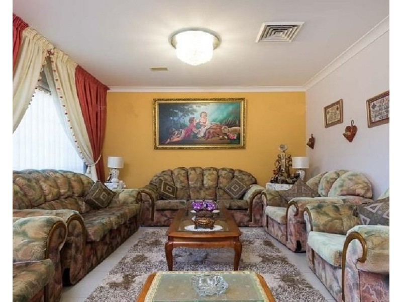 13 Wallaby Close, Bossley Park NSW 2176